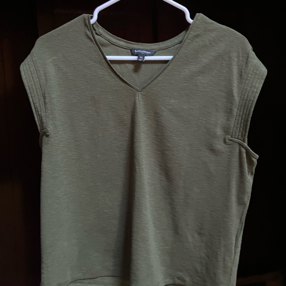 Banana Republic Olive Green Sleeveless V-neck Pullover Sweater medium